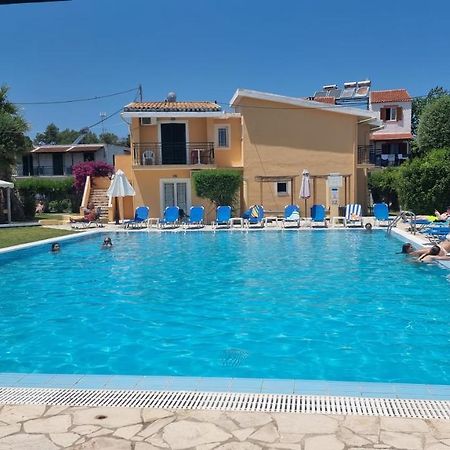 Meraki Kavos Luaran gambar